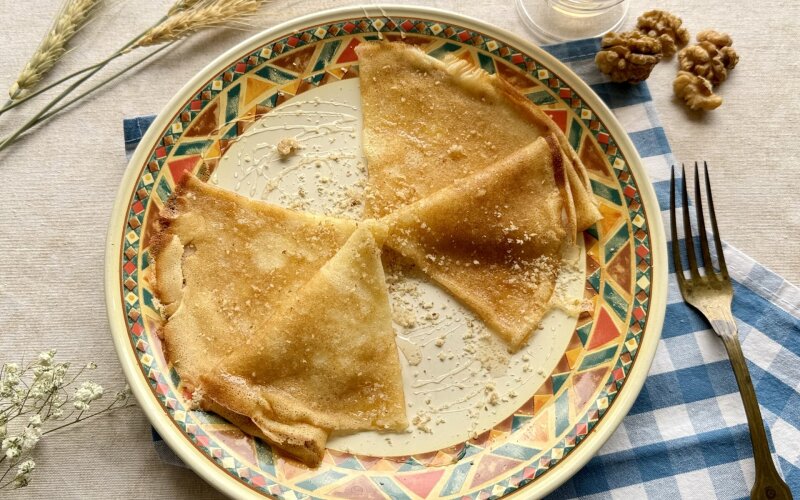 Блины с медом и орехом