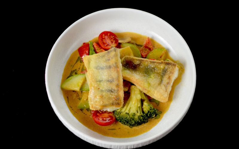 Филе судака под соусом карри