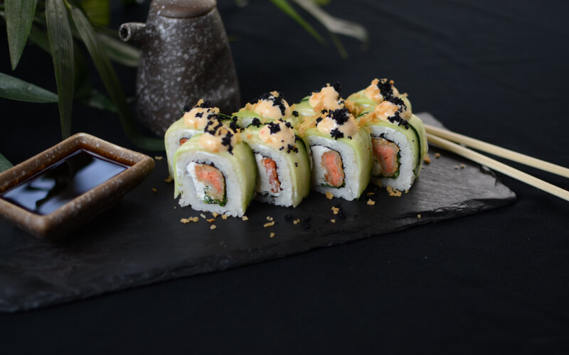 Такаяма с семгой темпура и огурцом