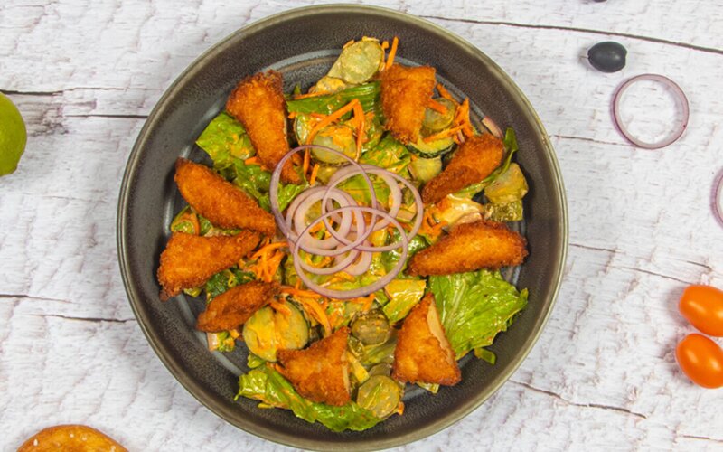 С куриной грудкой  в панировке