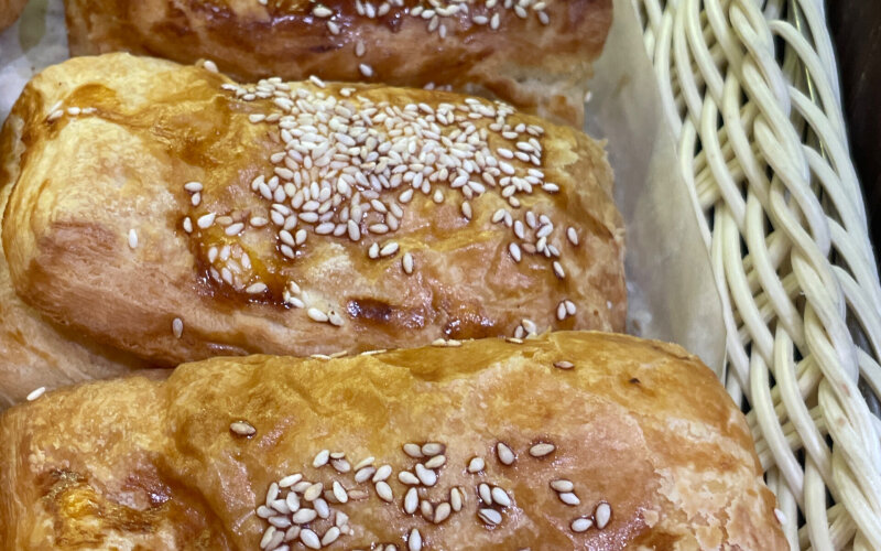 Слойка с ветчиной и сыром
