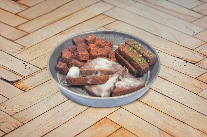 Ржаные гренки  с чесноком,  томатом и сыром