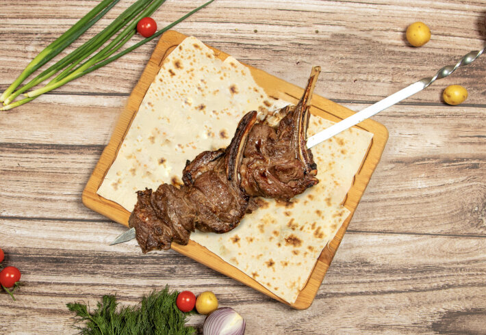 Корейка баранины на мангале