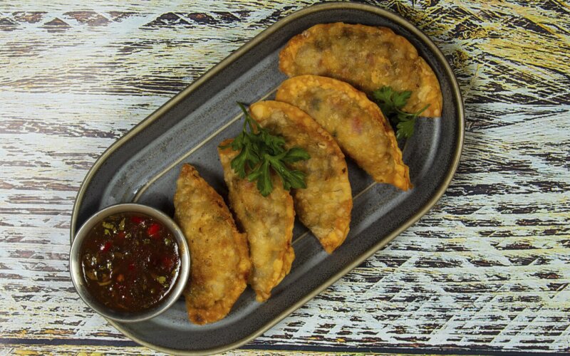 Мини-чебуреки с говядиной и брынзой