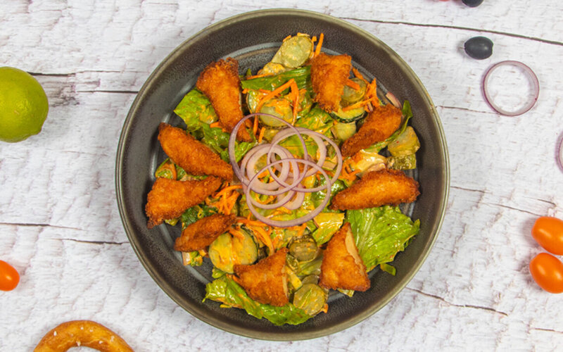 С куриной грудкой  в панировке
