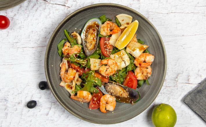 Салат с руколой и
морепродуктами