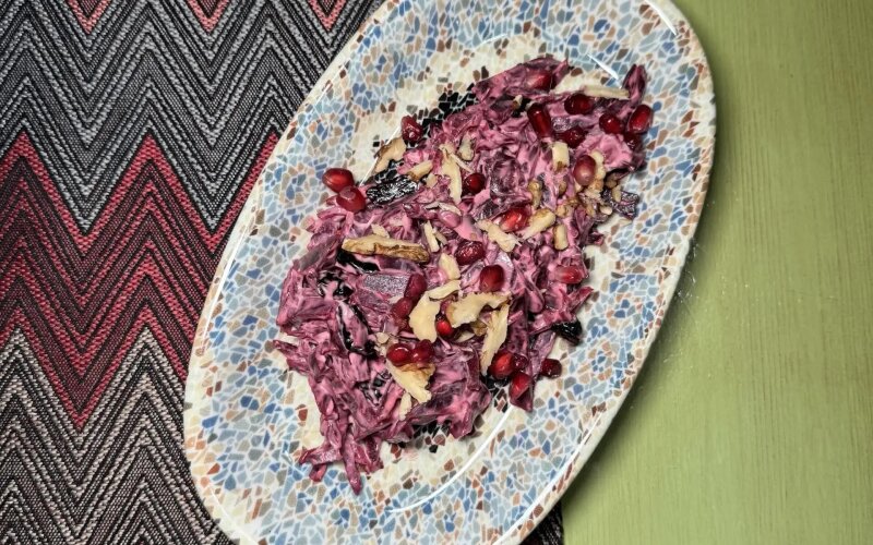 Салат со свеклой и грецким орехом