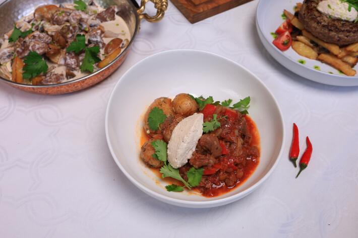 Тушенное мясо с картофелем