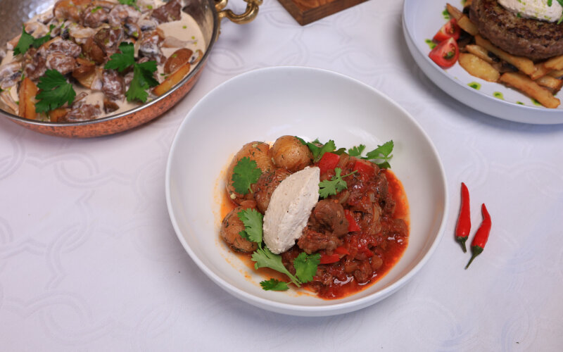 Тушенное мясо с картофелем