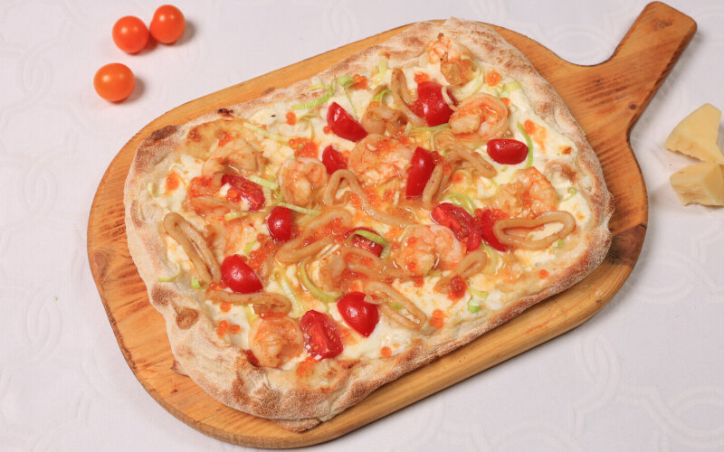 Пинза пицца "С креветками и кальмаром"