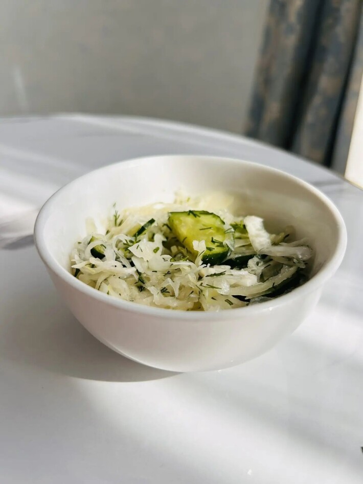 Салат с капустой и огурцом