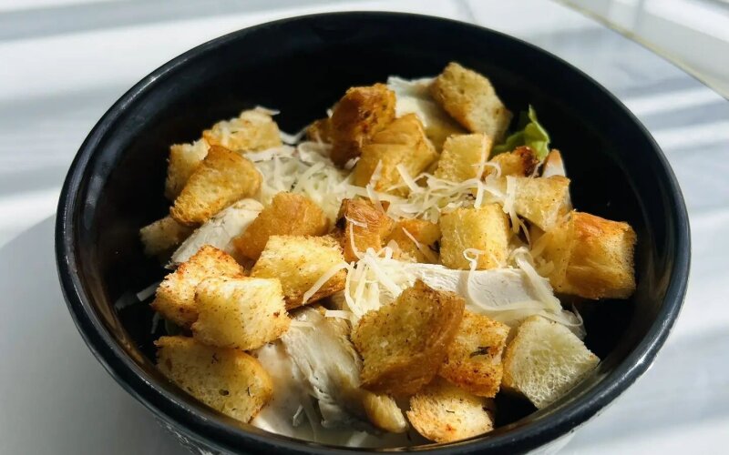 Салат " Цезарь с курицей"