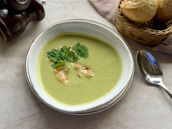 Крем-суп брокколи с куриной грудкой