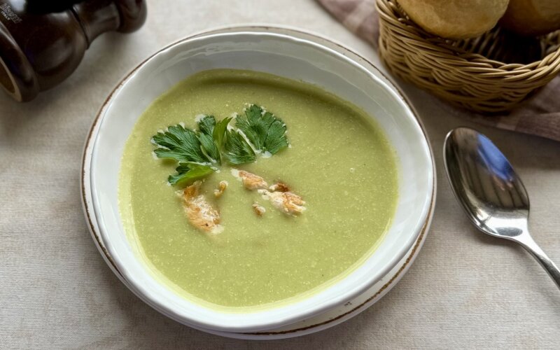 Крем-суп брокколи с куриной грудкой
